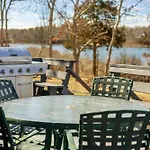 Family Escape Lake Firepit