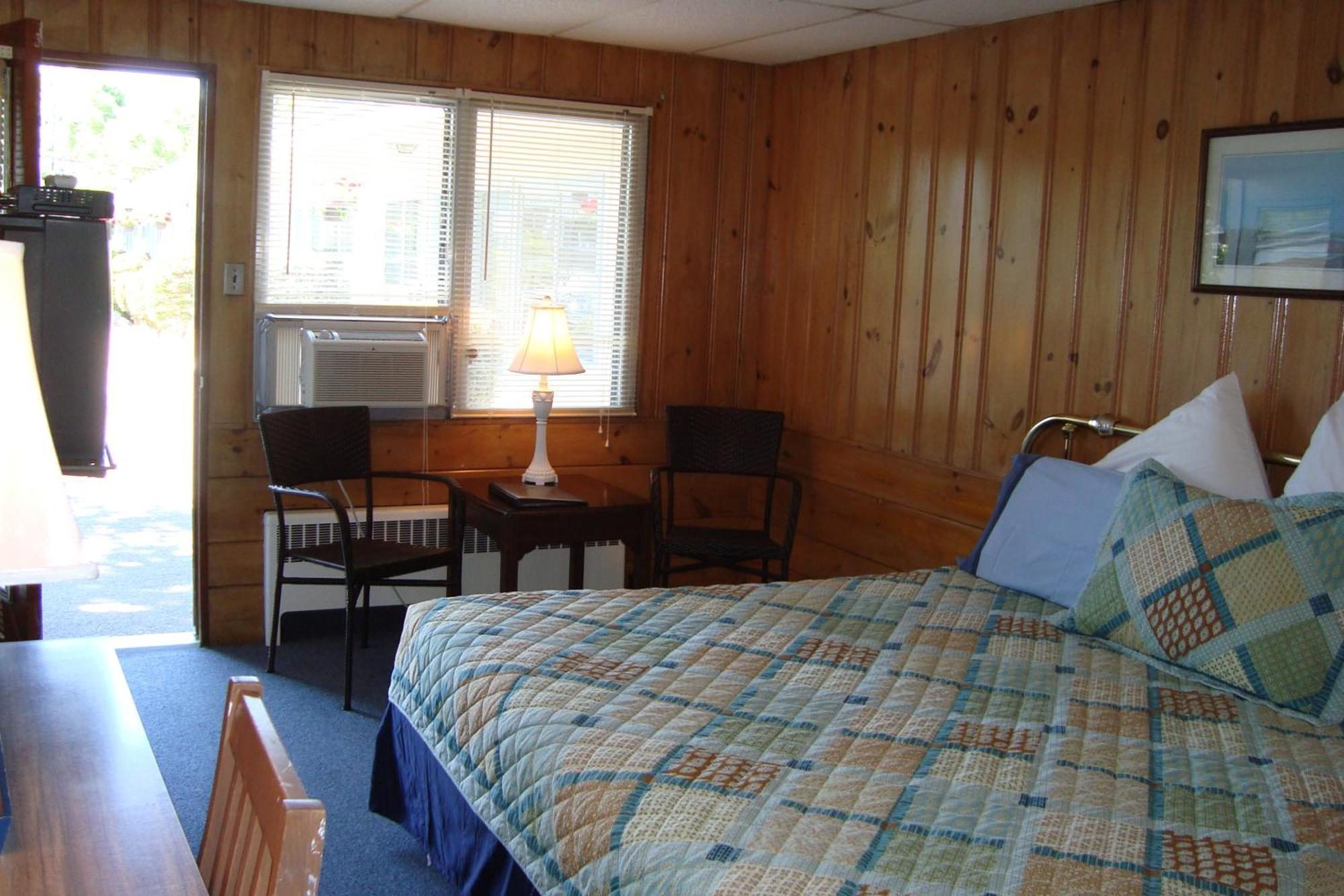 Town & Motel 2*