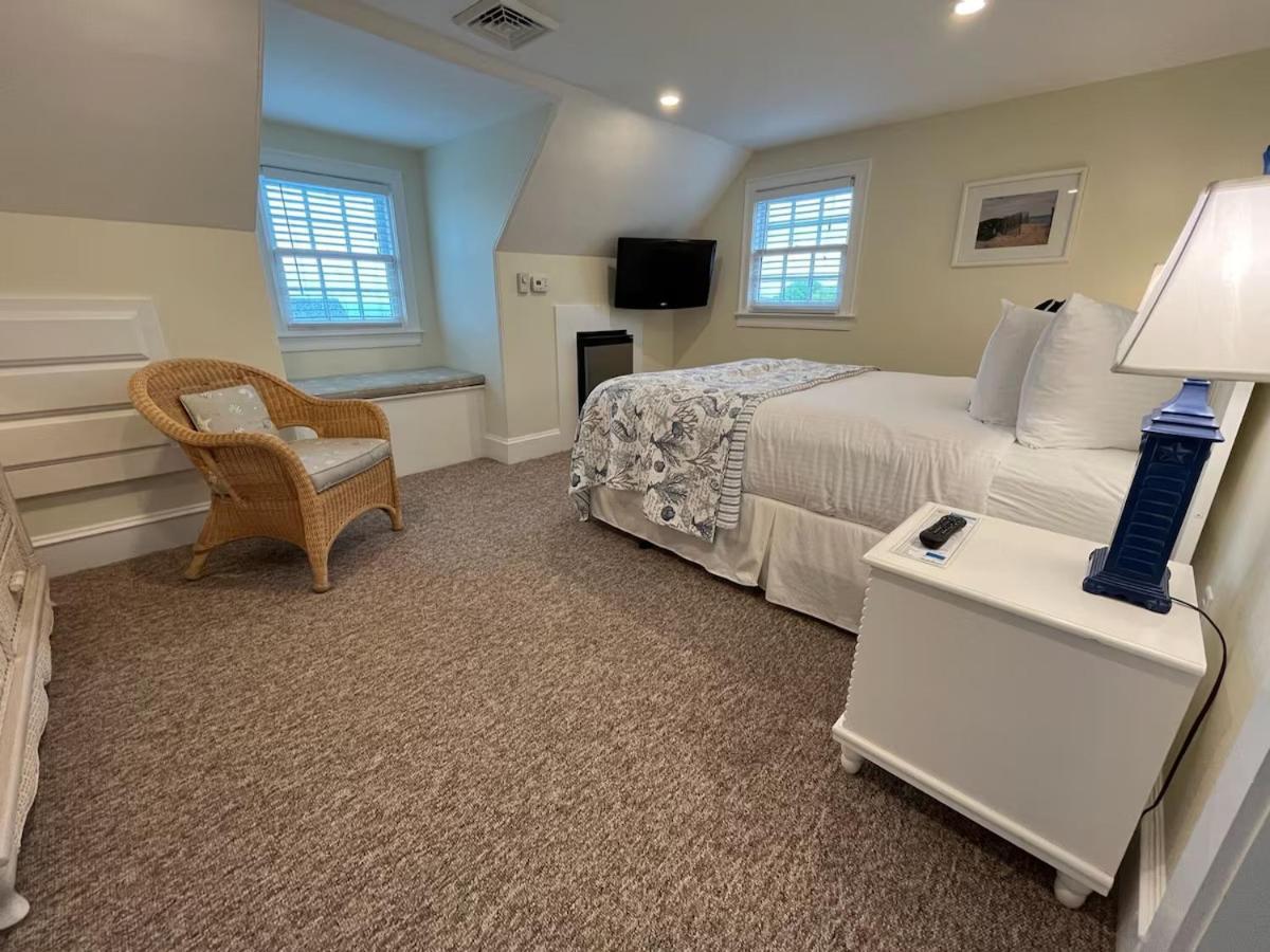 Breeze Hotel 3*