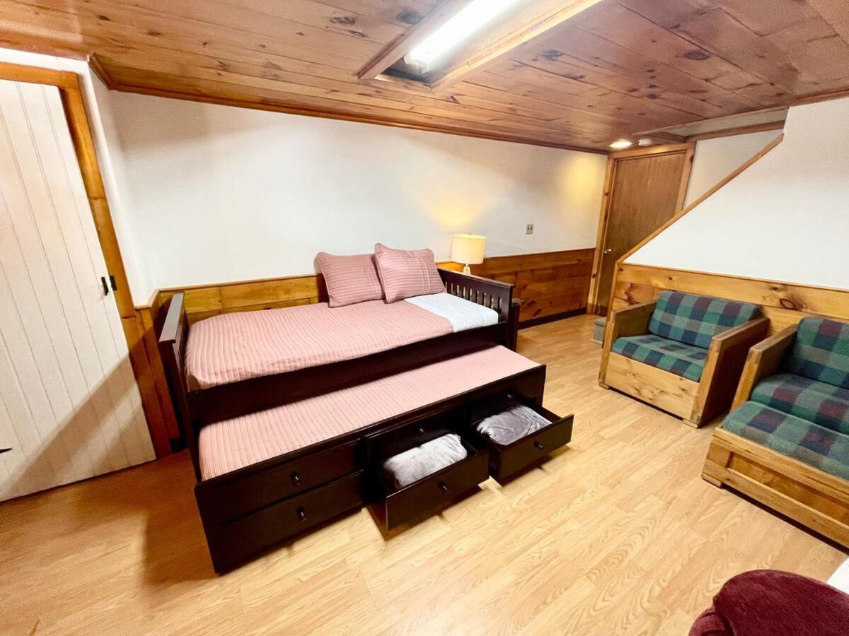 Holiday home Pet Friendly Cape Cod Near Beaches & Golf! *