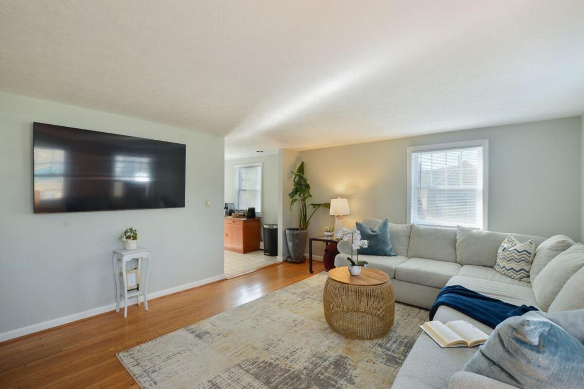 Holiday home Pet Friendly Cape Cod Near Beaches & Golf! *