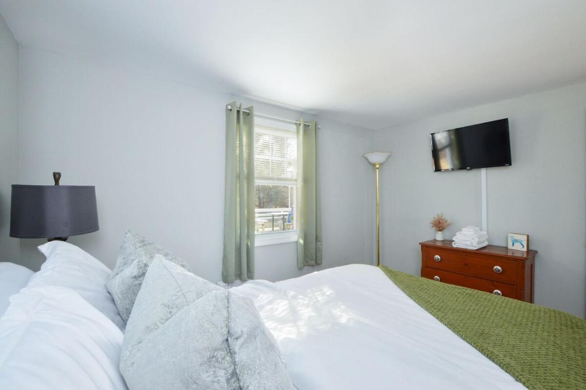Holiday home Pet Friendly Cape Cod Near Beaches & Golf!