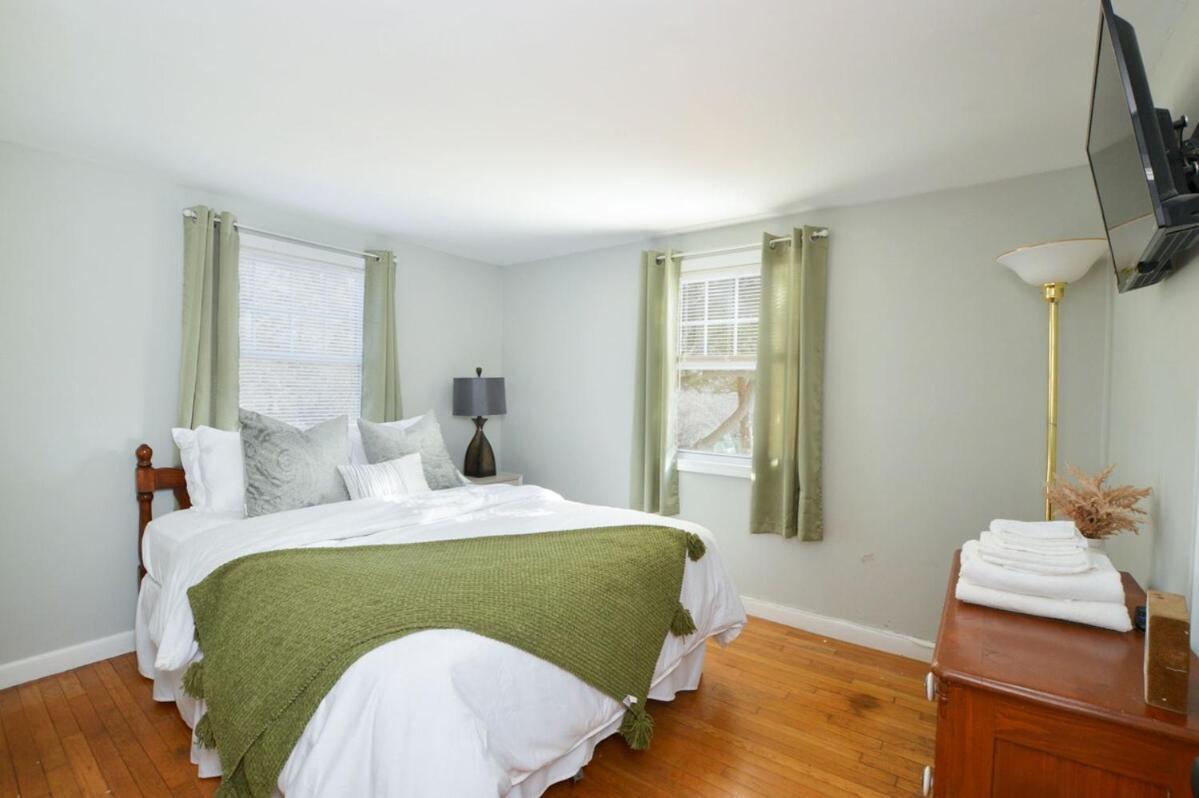 Pet Friendly Cape Cod Near Beaches & Golf!