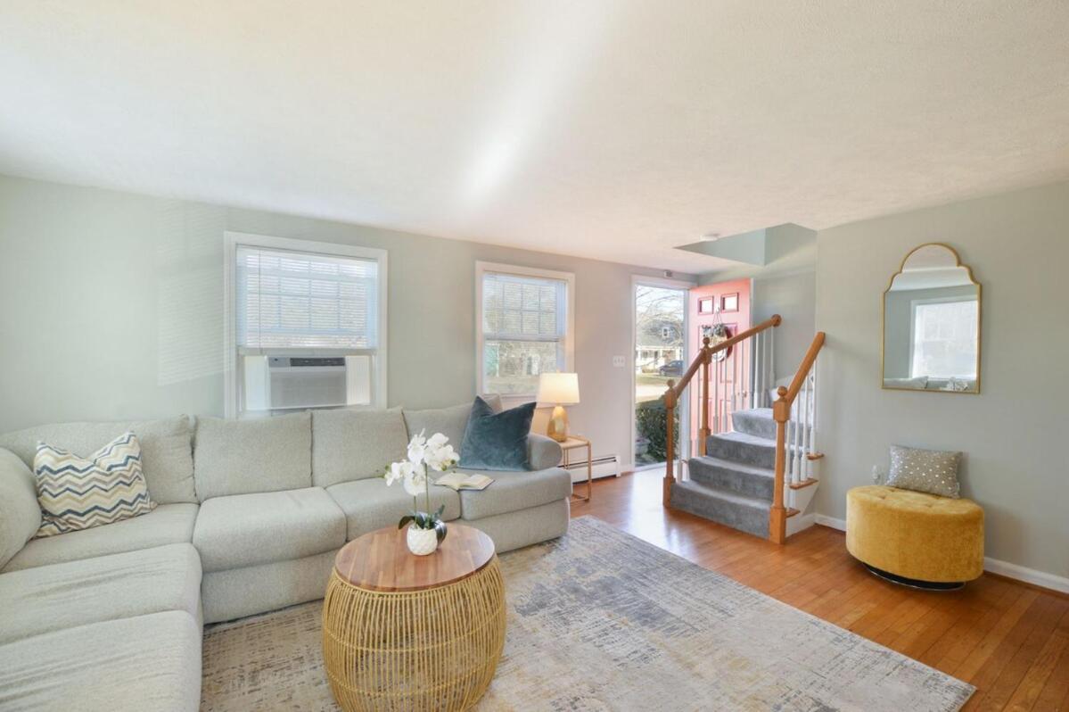 Pet Friendly Cape Cod Near Beaches & Golf! Holiday home