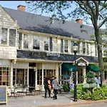 Charming Cottage Historic Falmouth Cape Cod Near Beach And Downtown 2Br 1Bath Deck