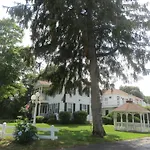 Shoreway Acres Inn