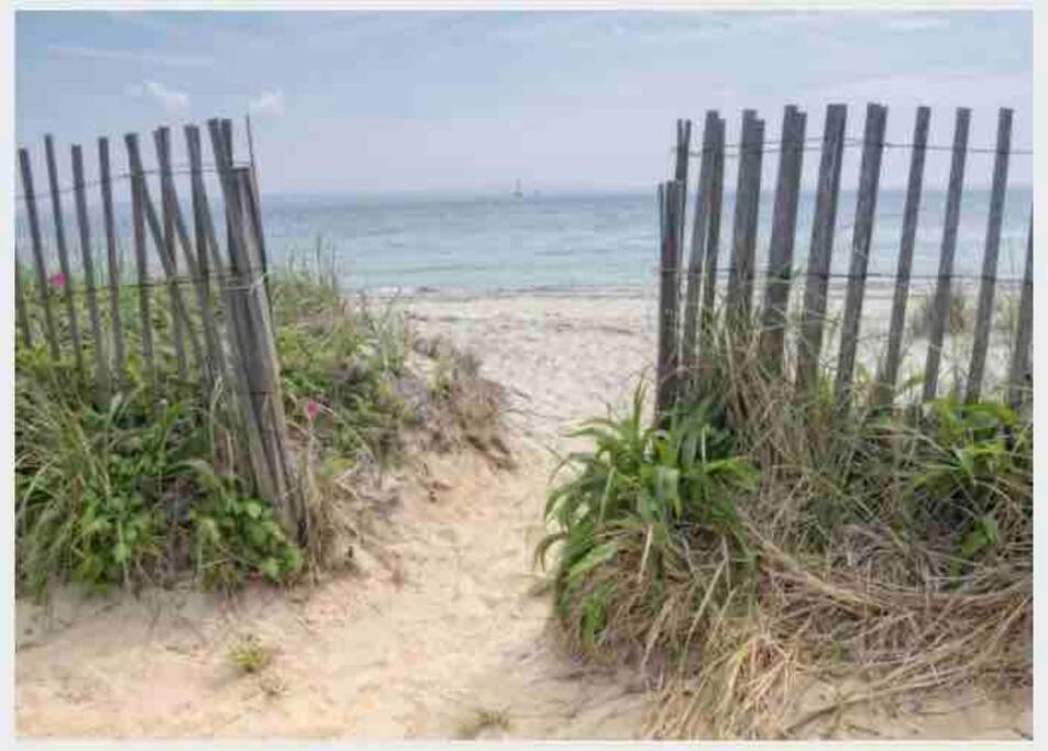 Charming Historic Cape Cod Near Beach And Downtown 2br 1bath Deck