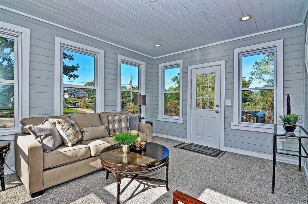 Charming Historic Cape Cod Near Beach And Downtown 2br 1bath Deck Holiday home *