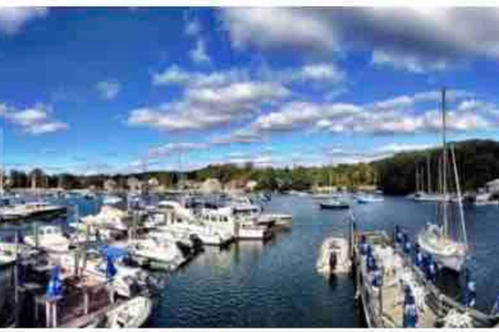 Holiday home Charming Historic Cape Cod Near Beach And Downtown 2br 1bath Deck *
