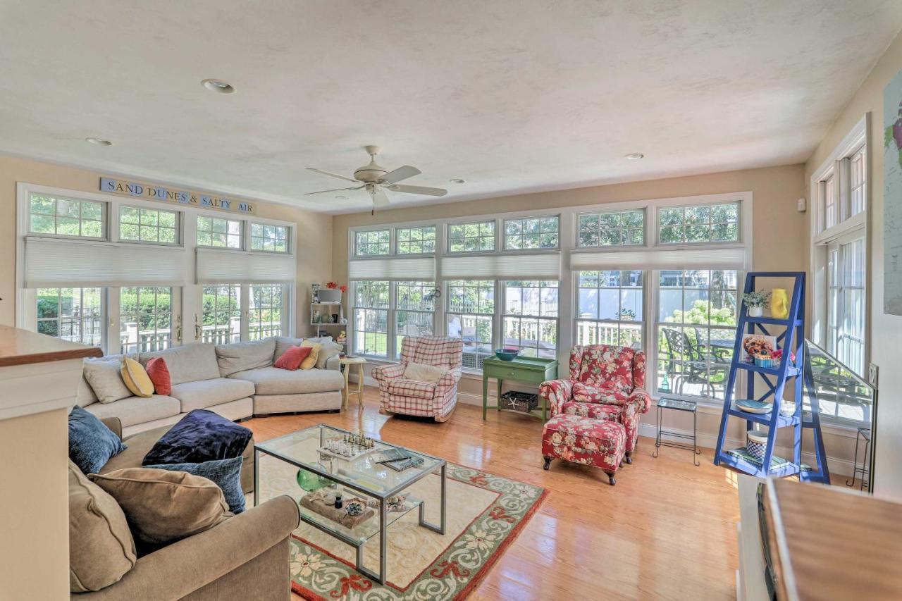 Cape Cod With Furnished Deck Walk To Beach! Casa de férias