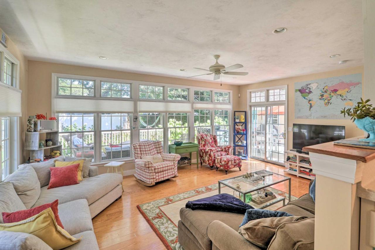 Cape Cod With Furnished Deck Walk To Beach! * Falmouth