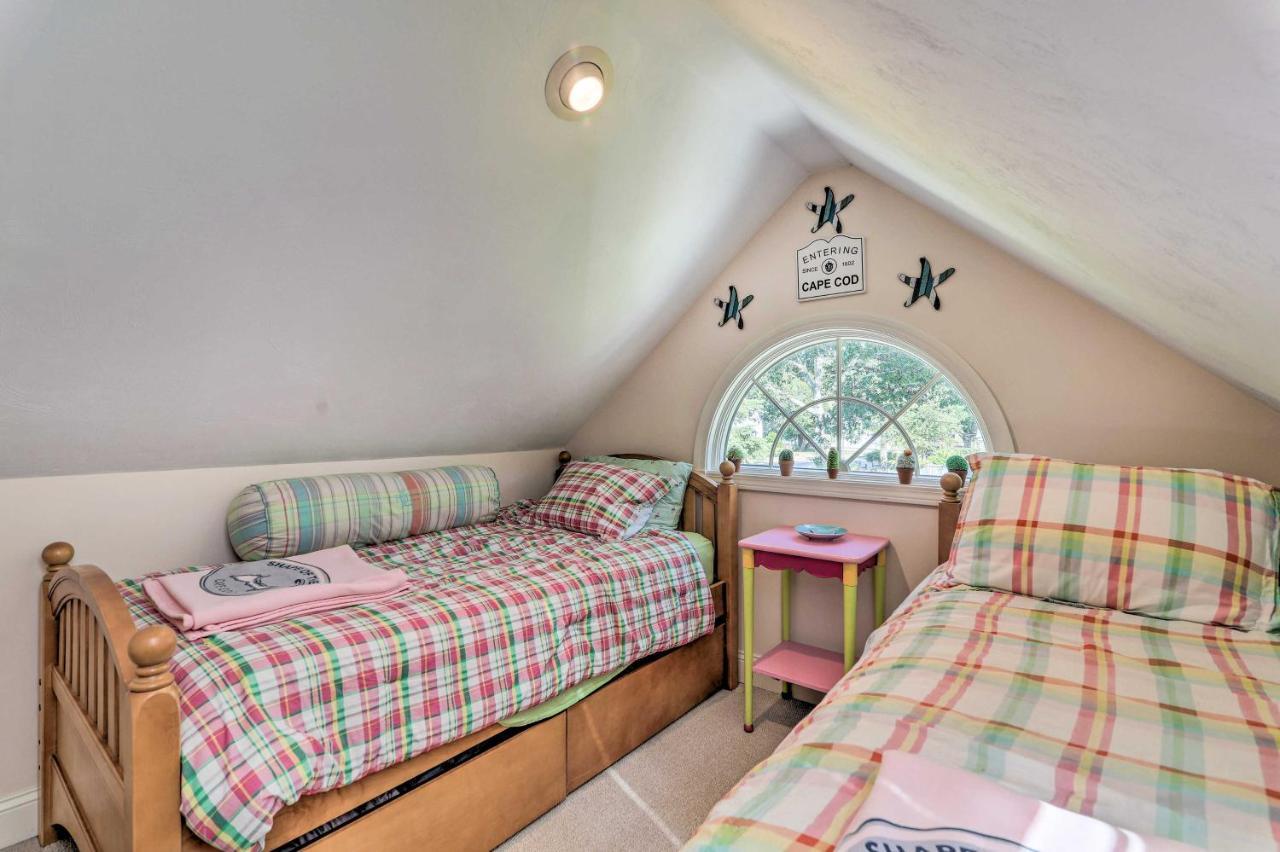 Casa de férias Cape Cod With Furnished Deck Walk To Beach!