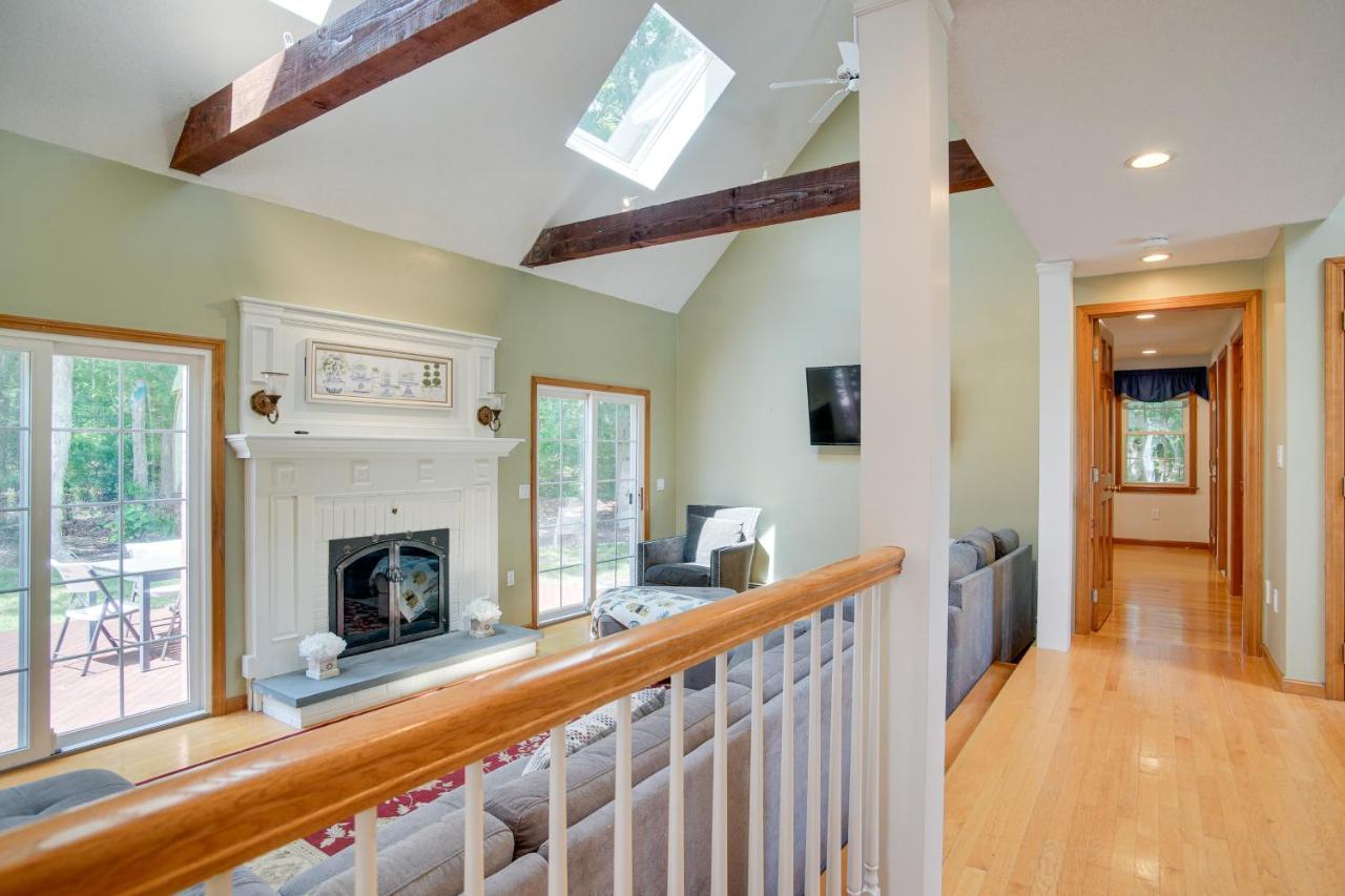 Stunning With Deck Half Mi To *