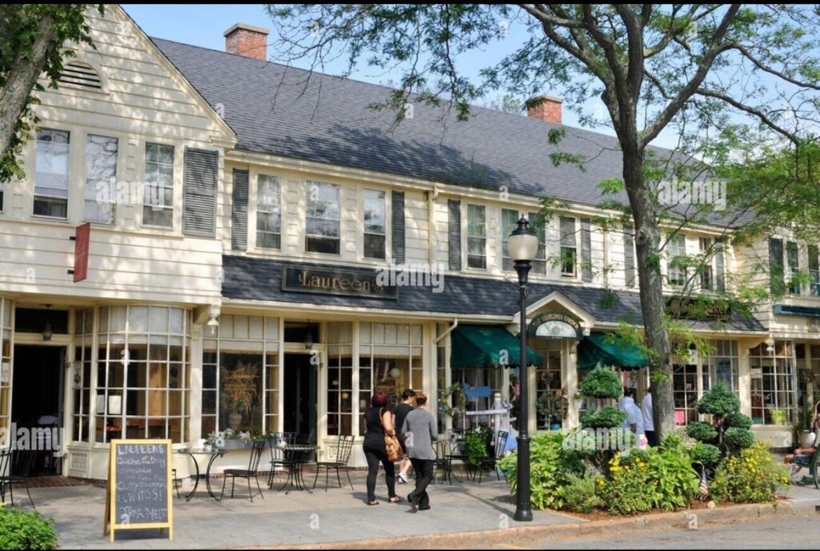 Holiday home Charming Historic Cape Cod Near Beach And Downtown 2br 1bath Deck *